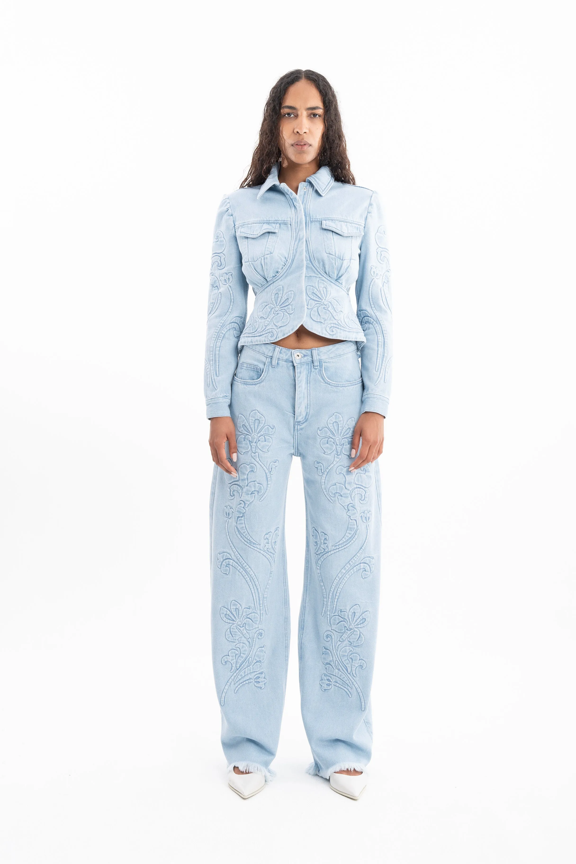 DENIM BOYFRIEND JEANS WITH FLOWER EMBROIDERY
