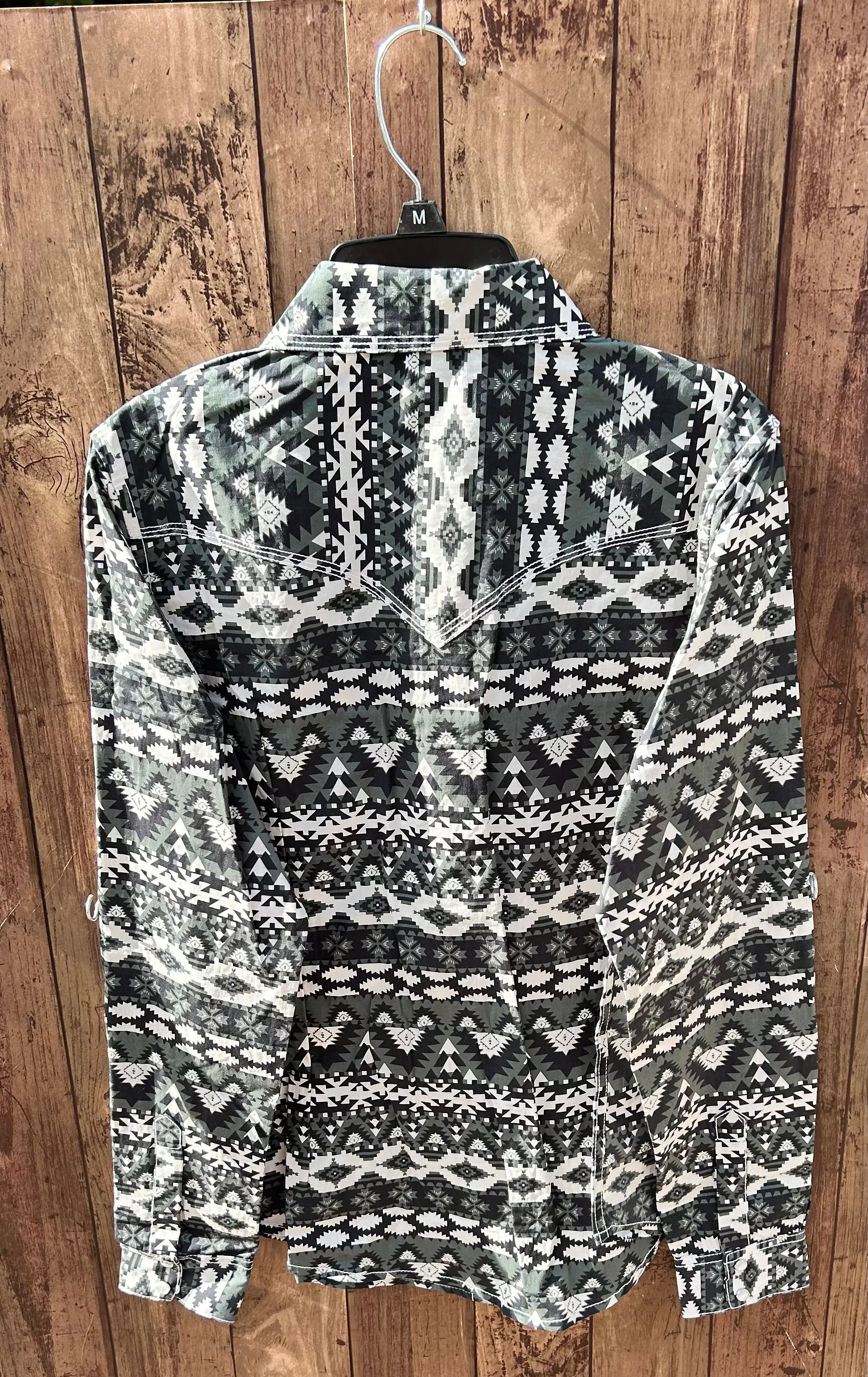 MontanaCo Men's Long Sleeved All Over Aztec in Black & White Print Western Snap Shirt M-1105