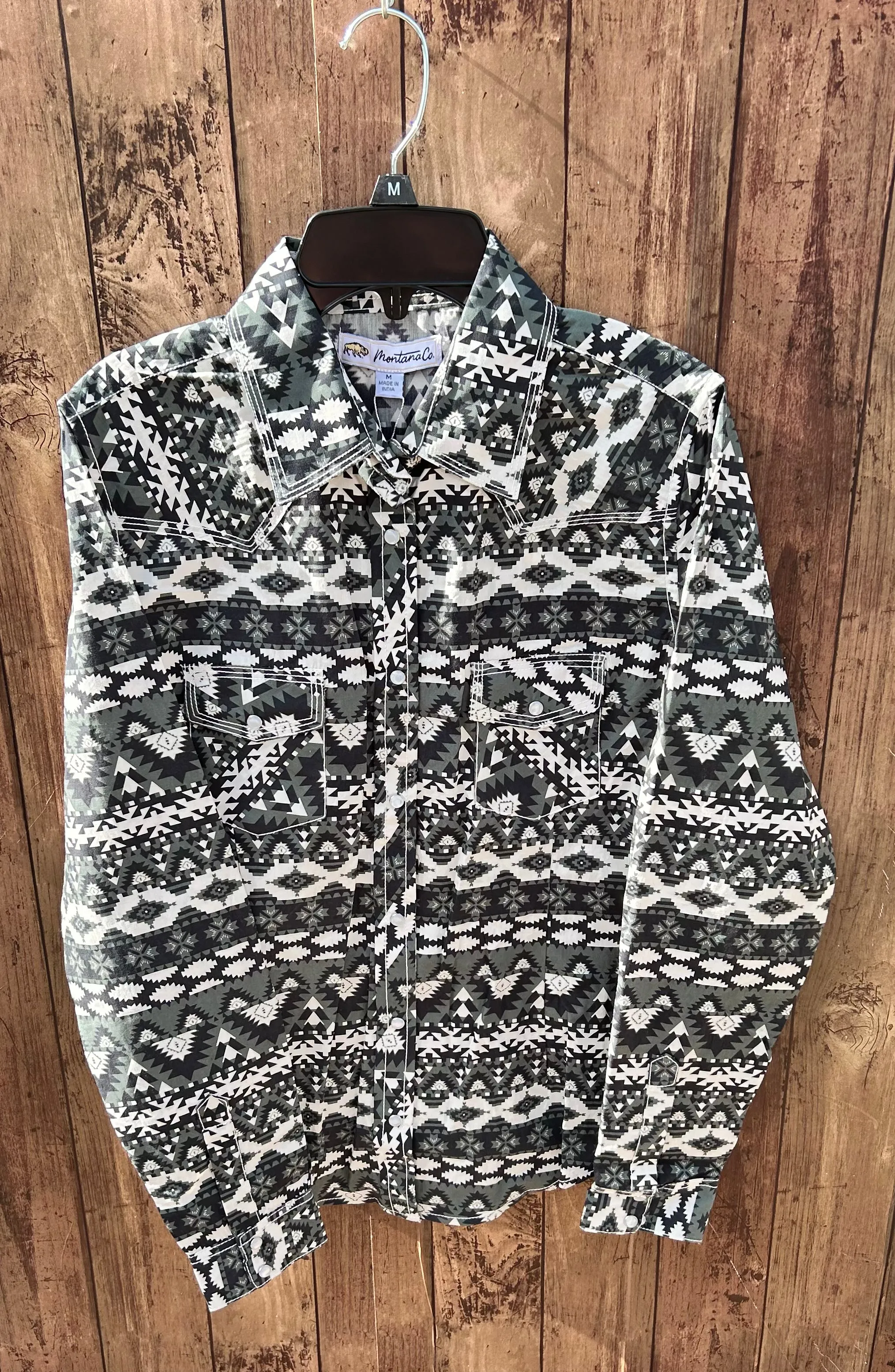 MontanaCo Men's Long Sleeved All Over Aztec in Black & White Print Western Snap Shirt M-1105