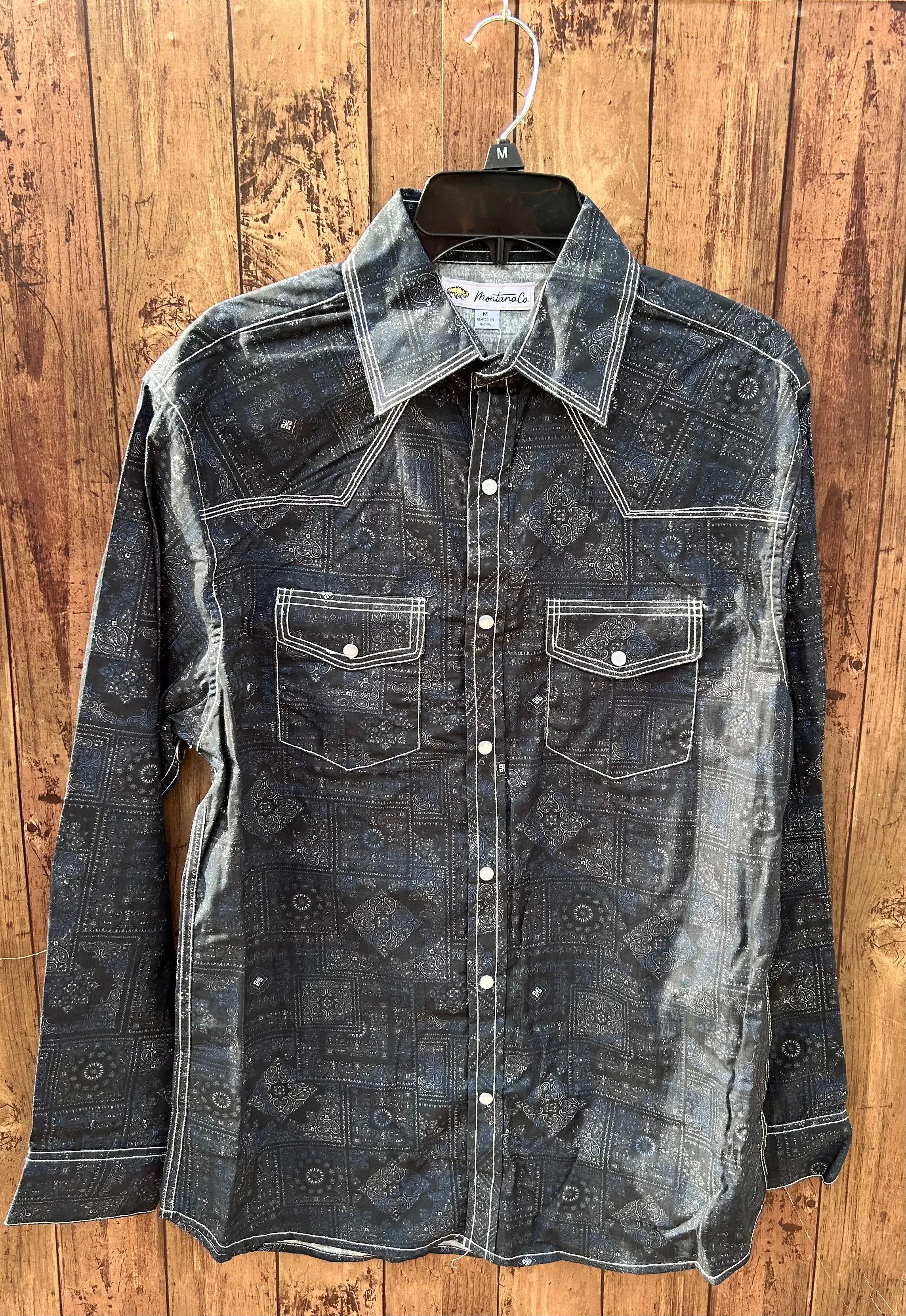 MontanaCo Men's Long Sleeved All Over Paisley Print Western Snap Shirt M-1105