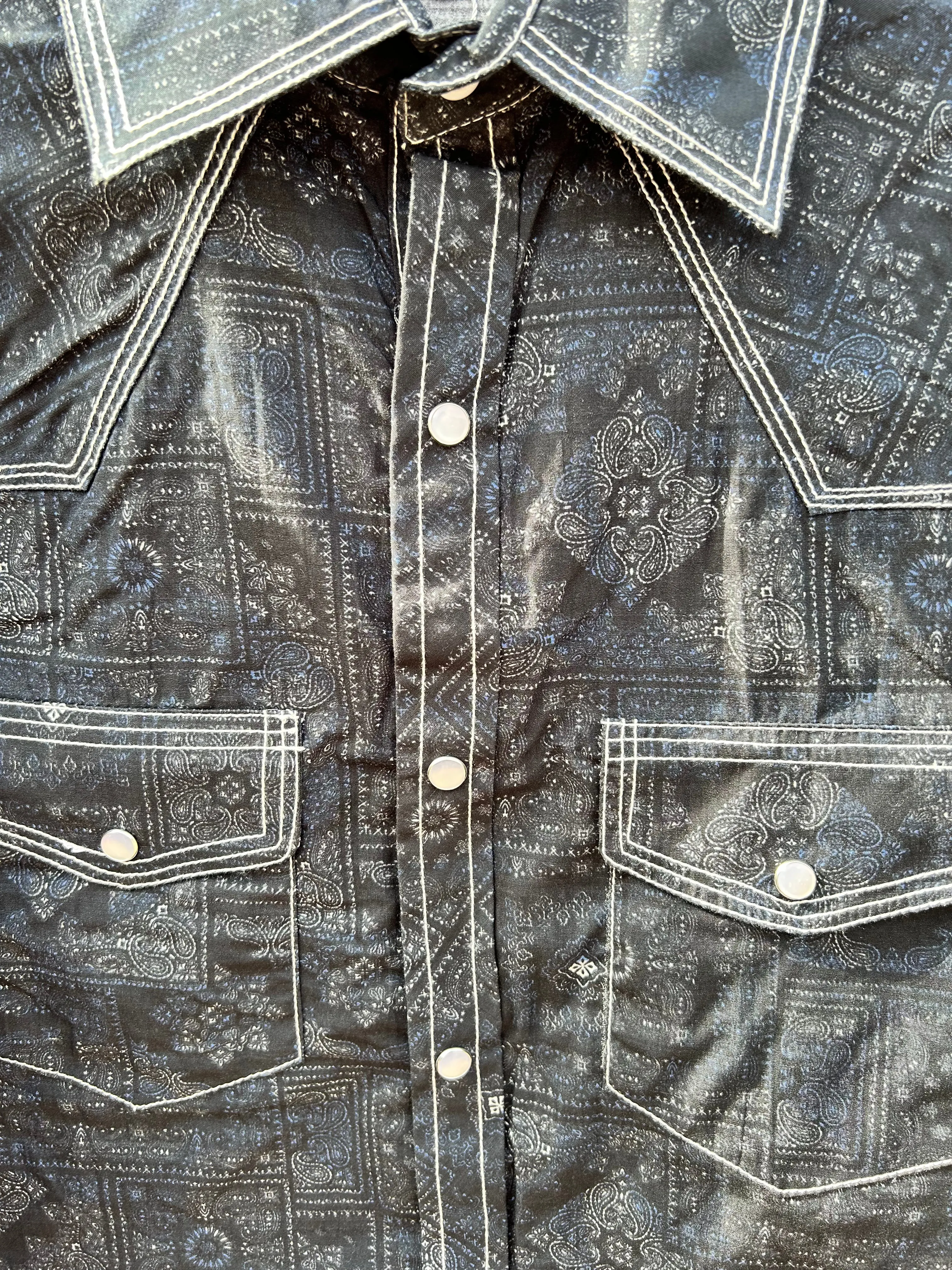 MontanaCo Men's Long Sleeved All Over Paisley Print Western Snap Shirt M-1105