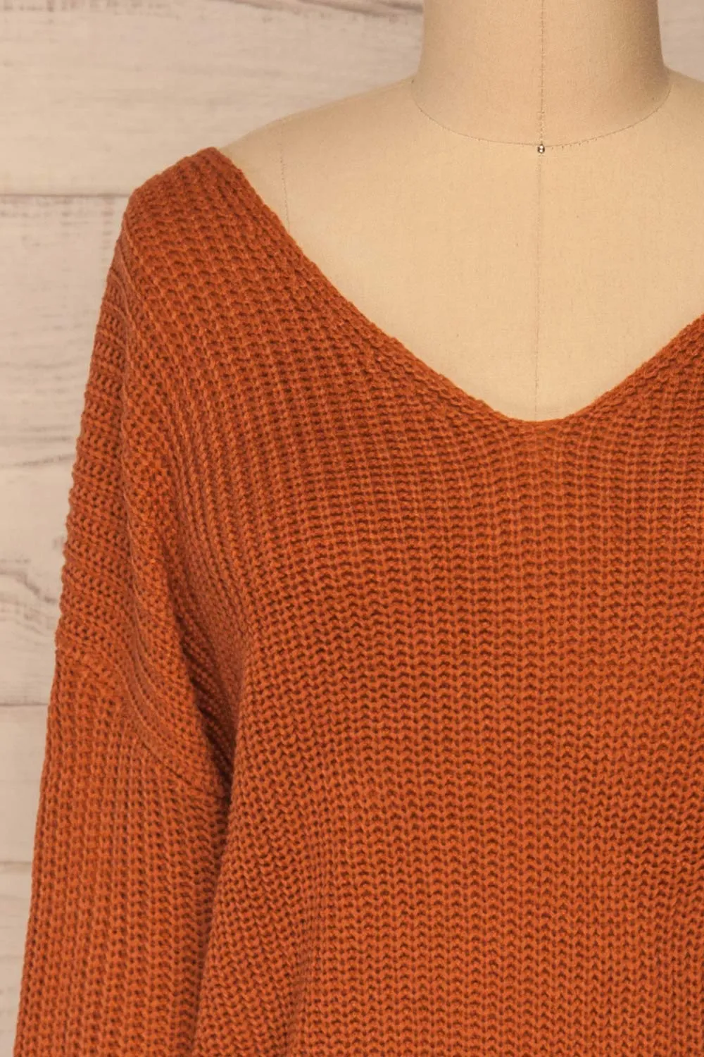 Patras Clay | V-Neck Knitted Sweater