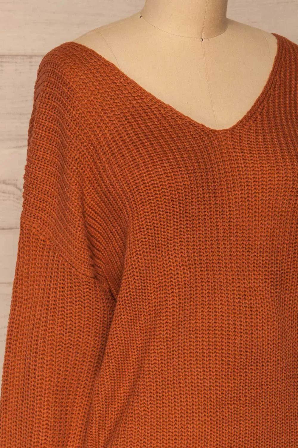 Patras Clay | V-Neck Knitted Sweater
