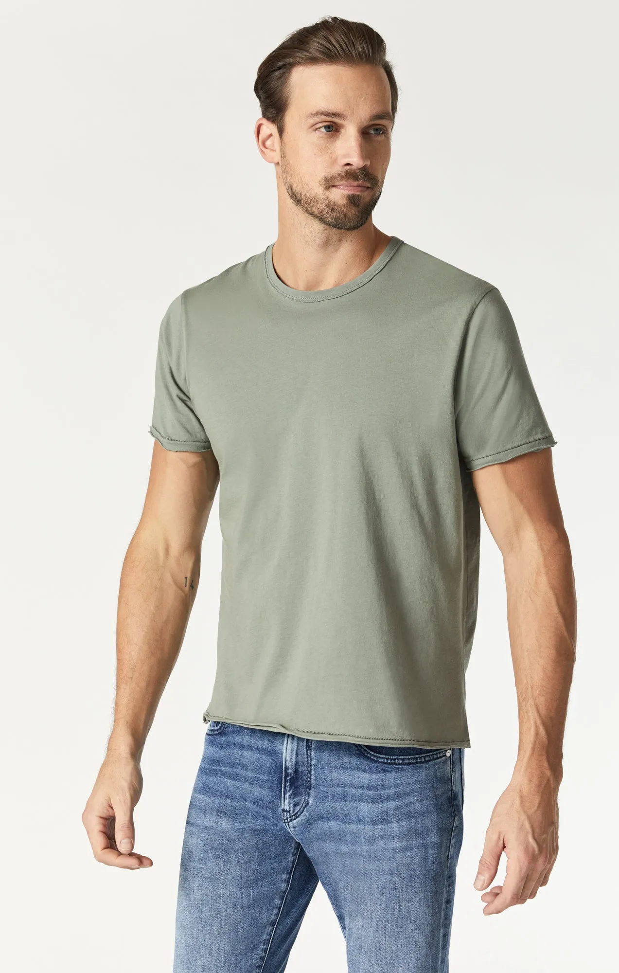 RAW EDGE NECK T-SHIRT IN AGAVE GREEN