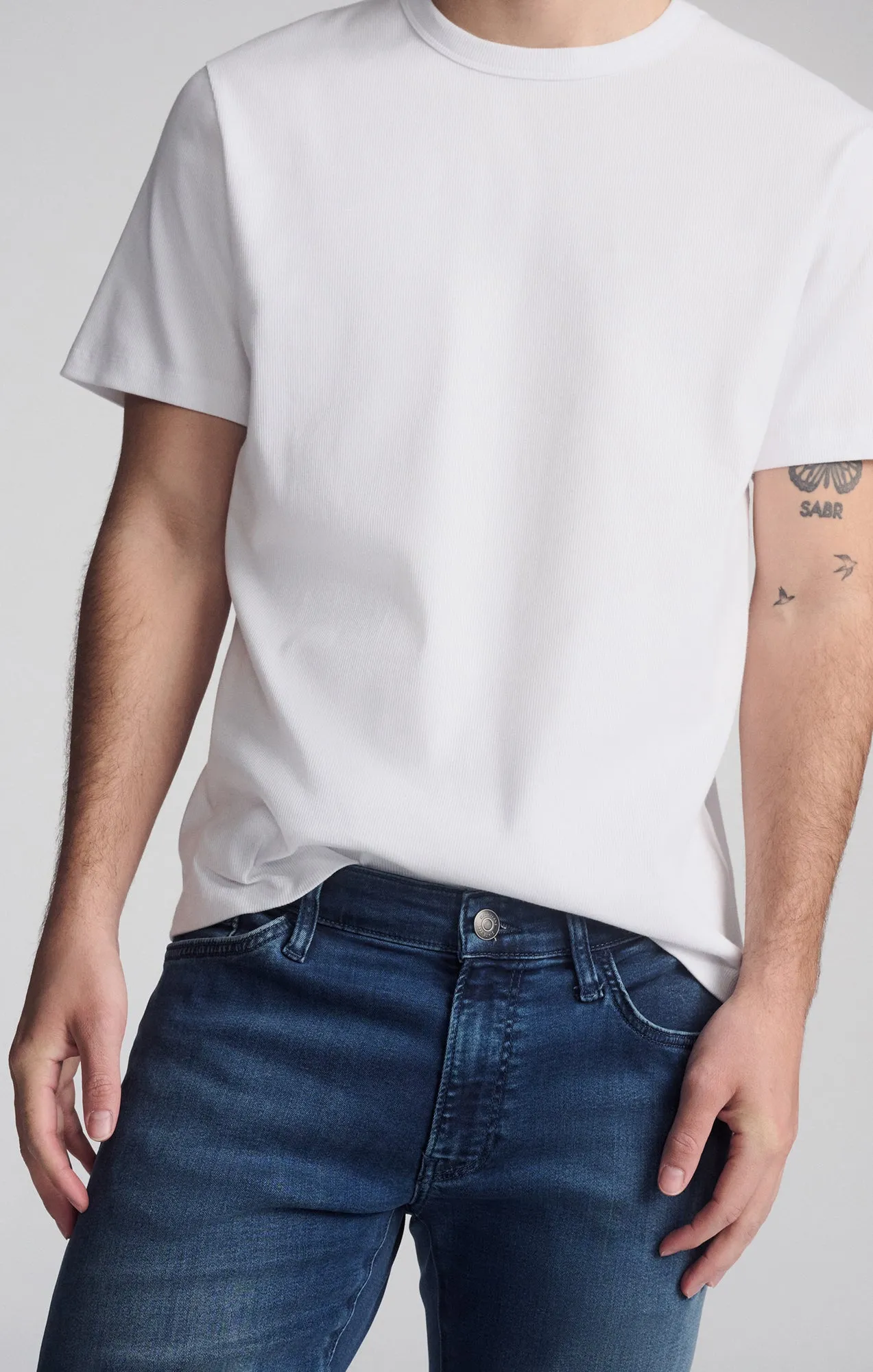 RIBBED SHORT SLEEVE CREW NECK T-SHIRT IN WHITE