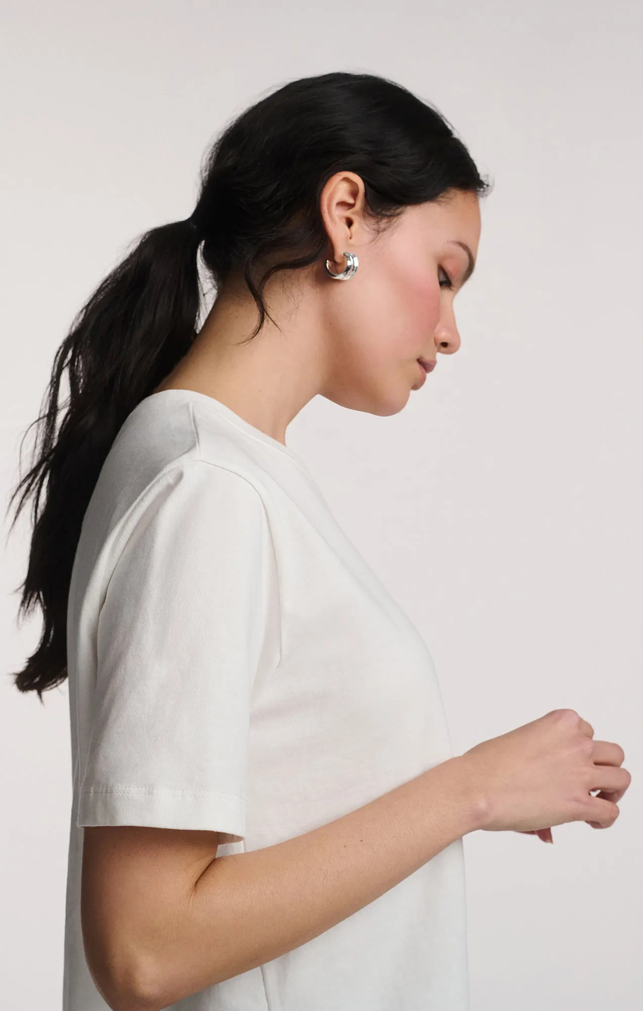 SHORT SLEEVE CREW NECK T-SHIRT IN ANTIQUE WHITE