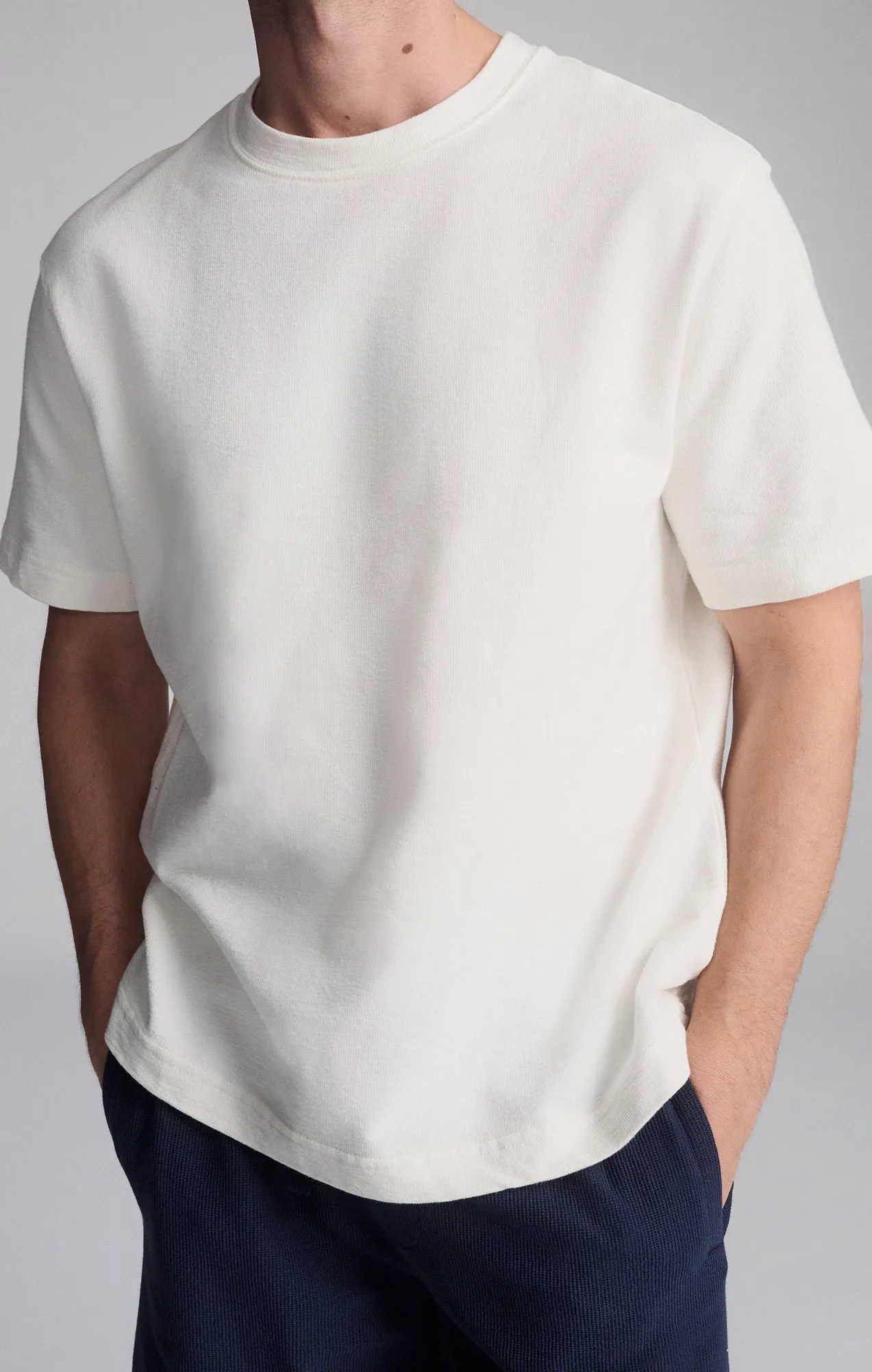 SHORT SLEEVE CREW NECK T-SHIRT IN ANTIQUE WHITE