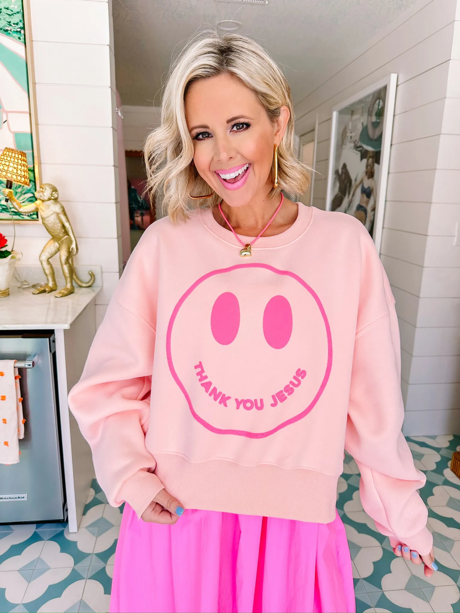 THANK YOU JESUS SMILEY PUFF CROP SWEATSHIRT - PINK