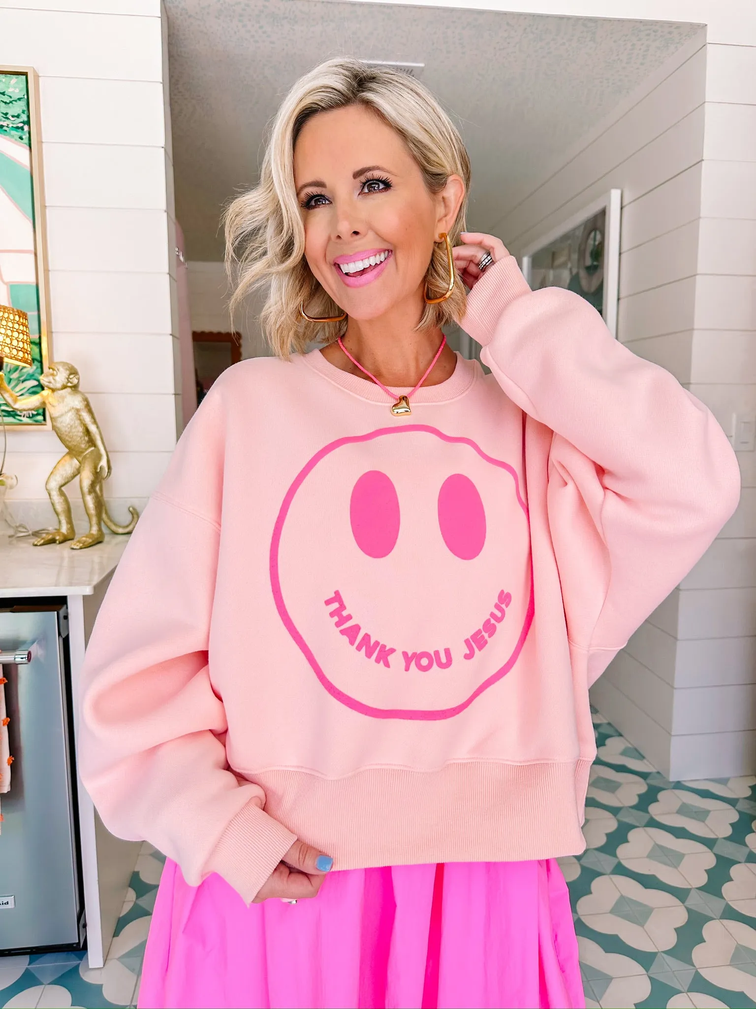 THANK YOU JESUS SMILEY PUFF CROP SWEATSHIRT - PINK