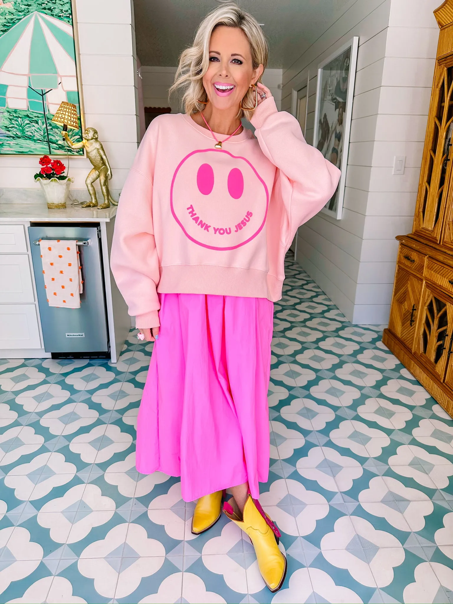 THANK YOU JESUS SMILEY PUFF CROP SWEATSHIRT - PINK