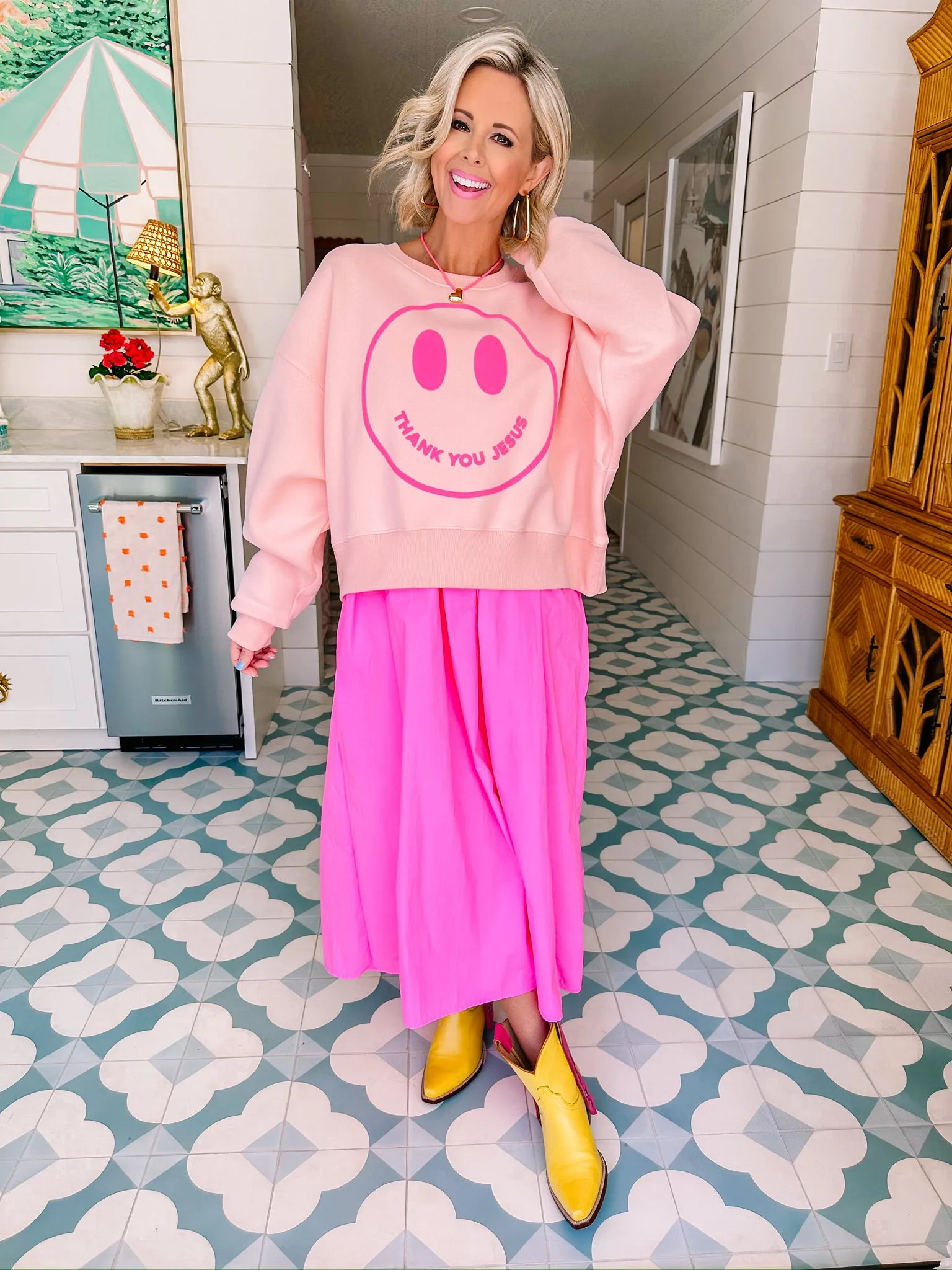 THANK YOU JESUS SMILEY PUFF CROP SWEATSHIRT - PINK