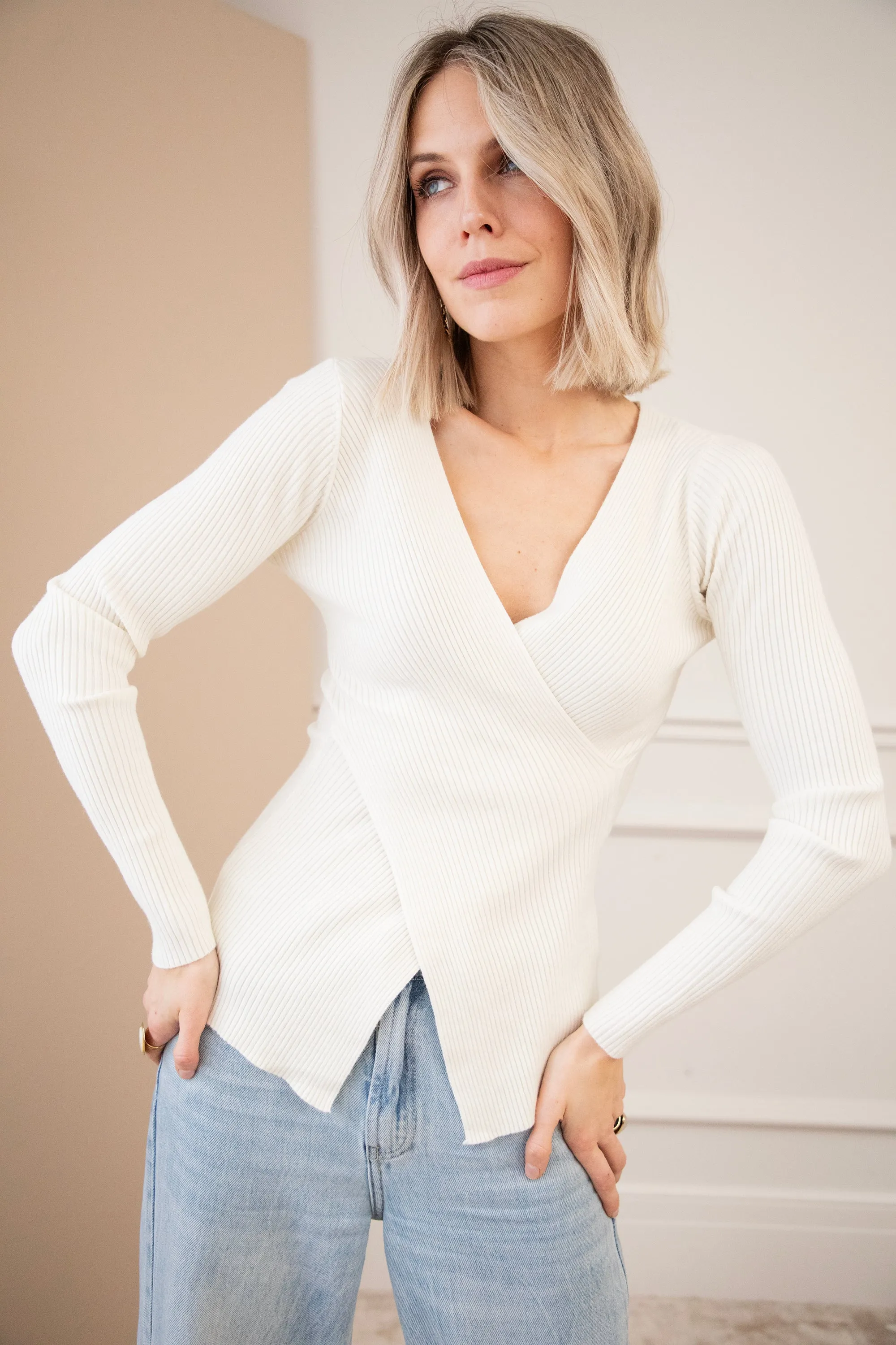 With A Twist Beige - Longsleeve