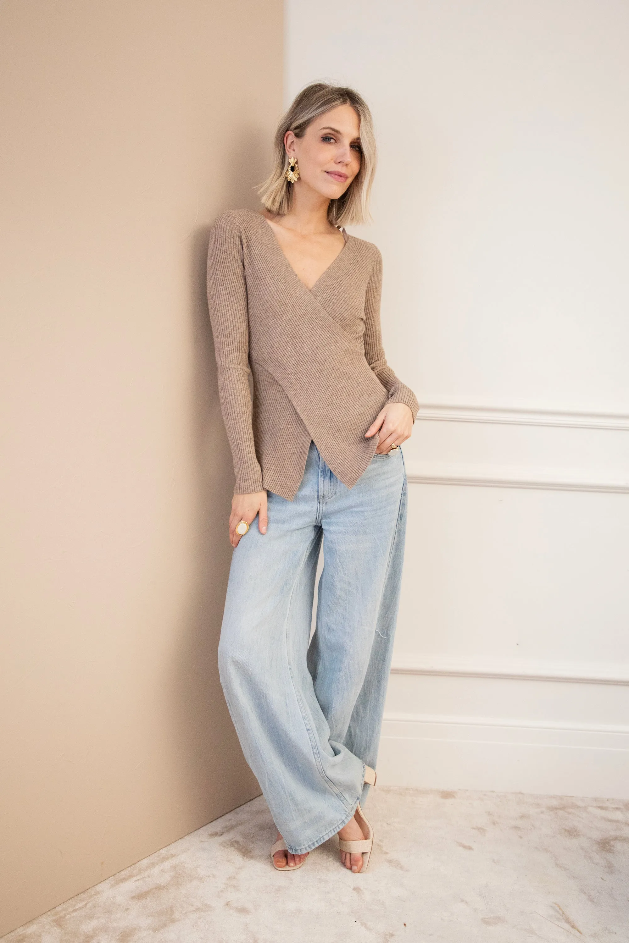 With A Twist Taupe - Longsleeve