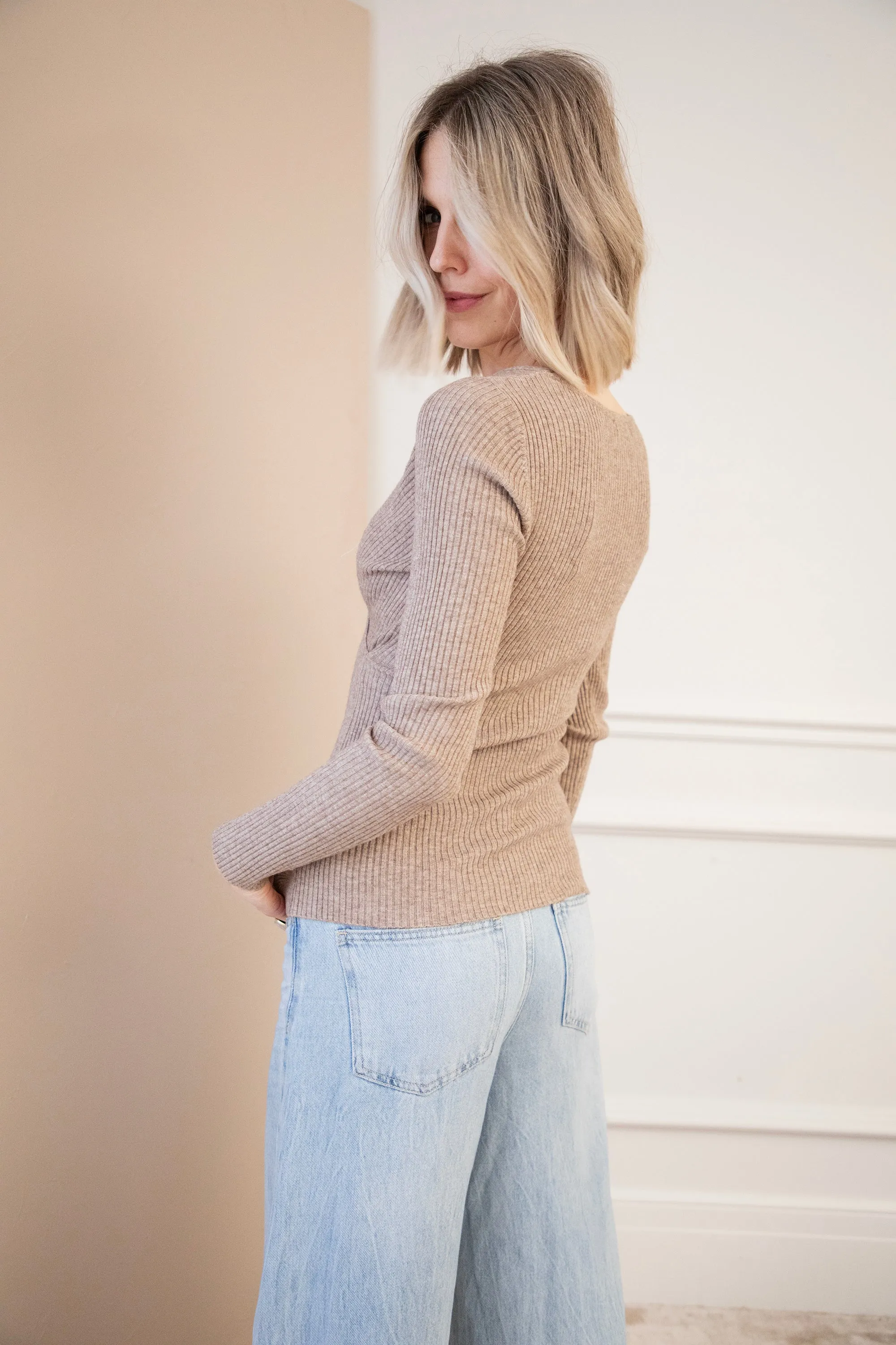 With A Twist Taupe - Longsleeve