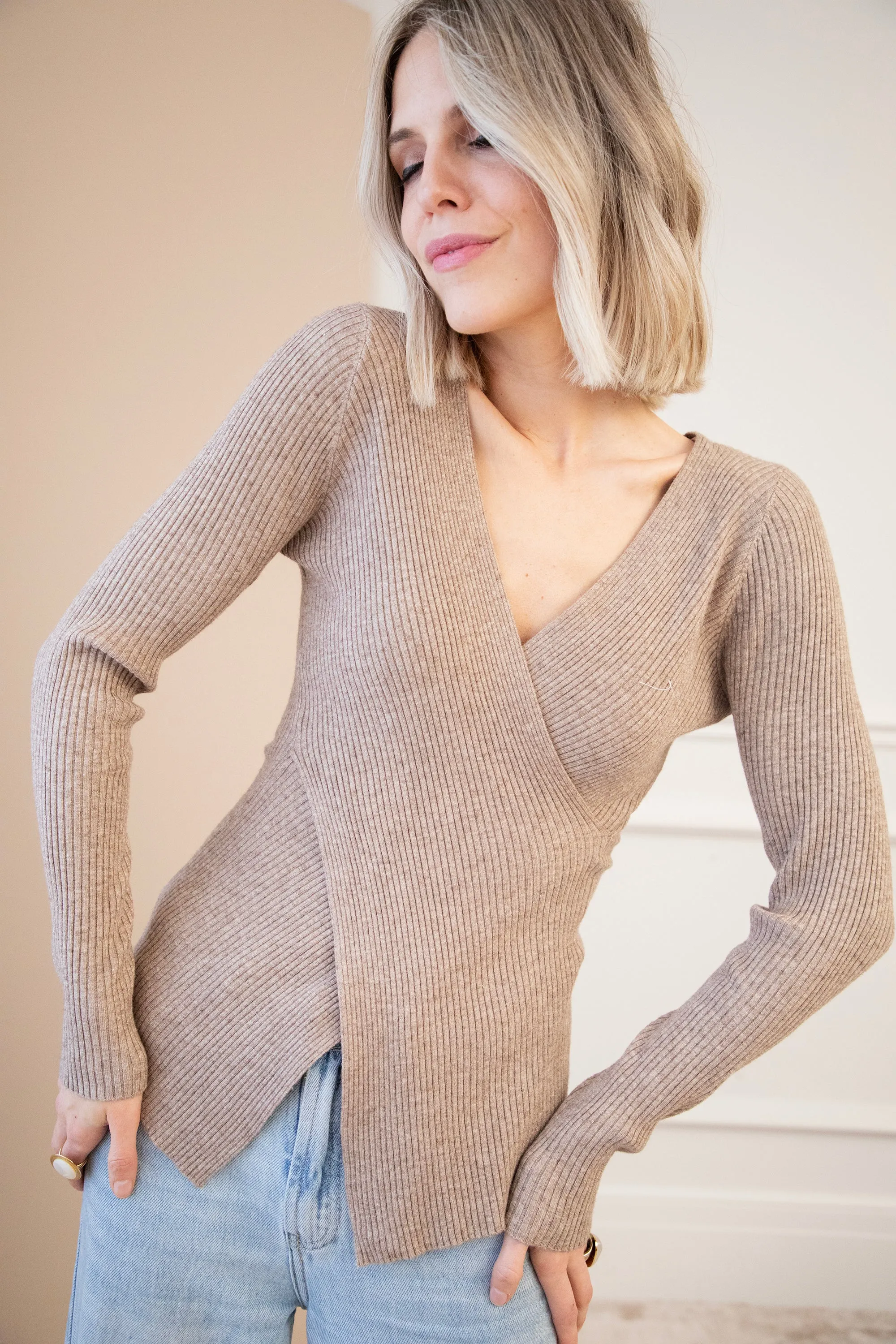 With A Twist Taupe - Longsleeve