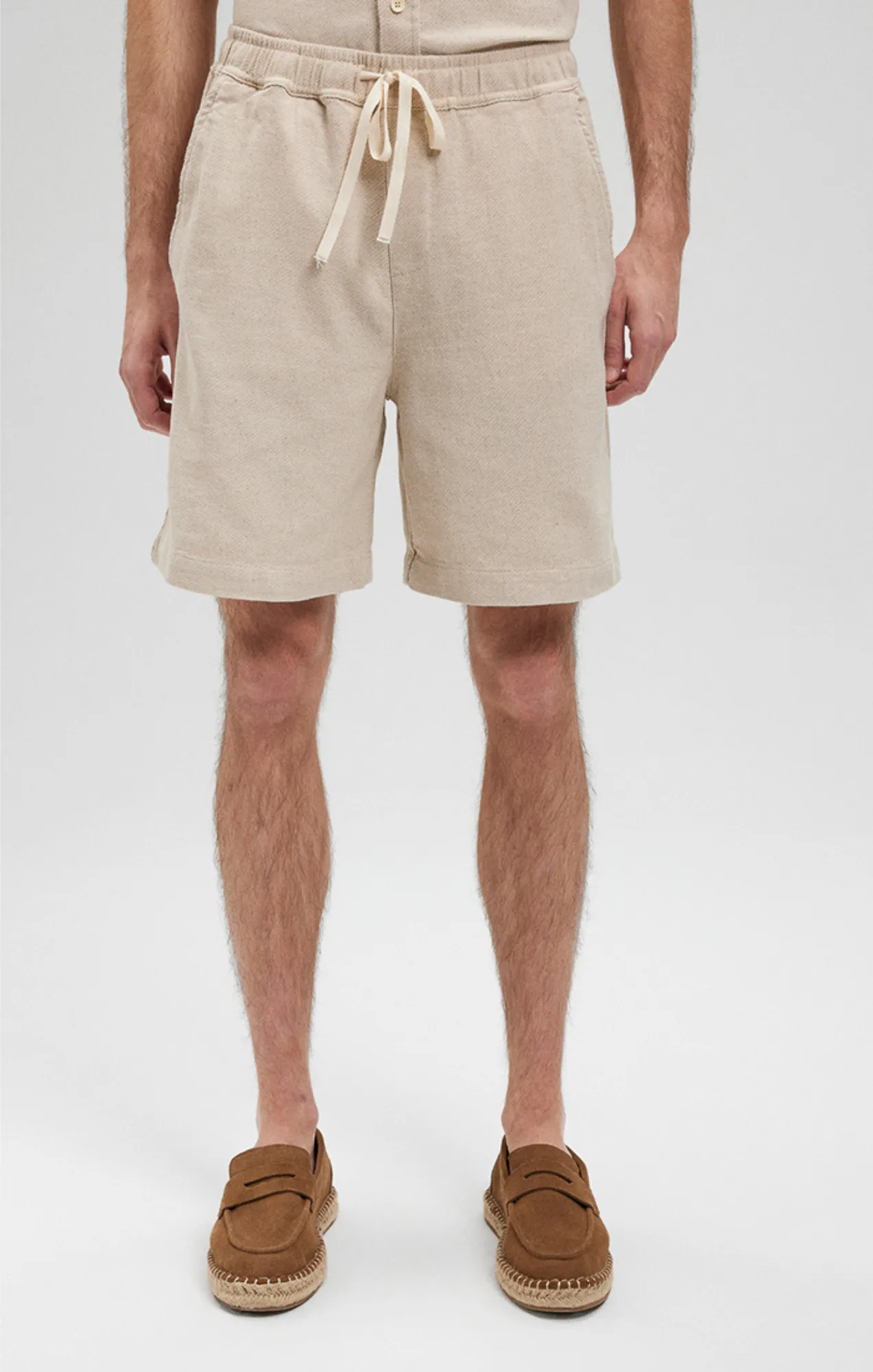 WOVEN SHORTS IN OYSTER GRAY